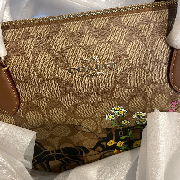 Gallery Tote Bag In Signature Canvas With Floral Horse And Carriage - Picture 2 of 4